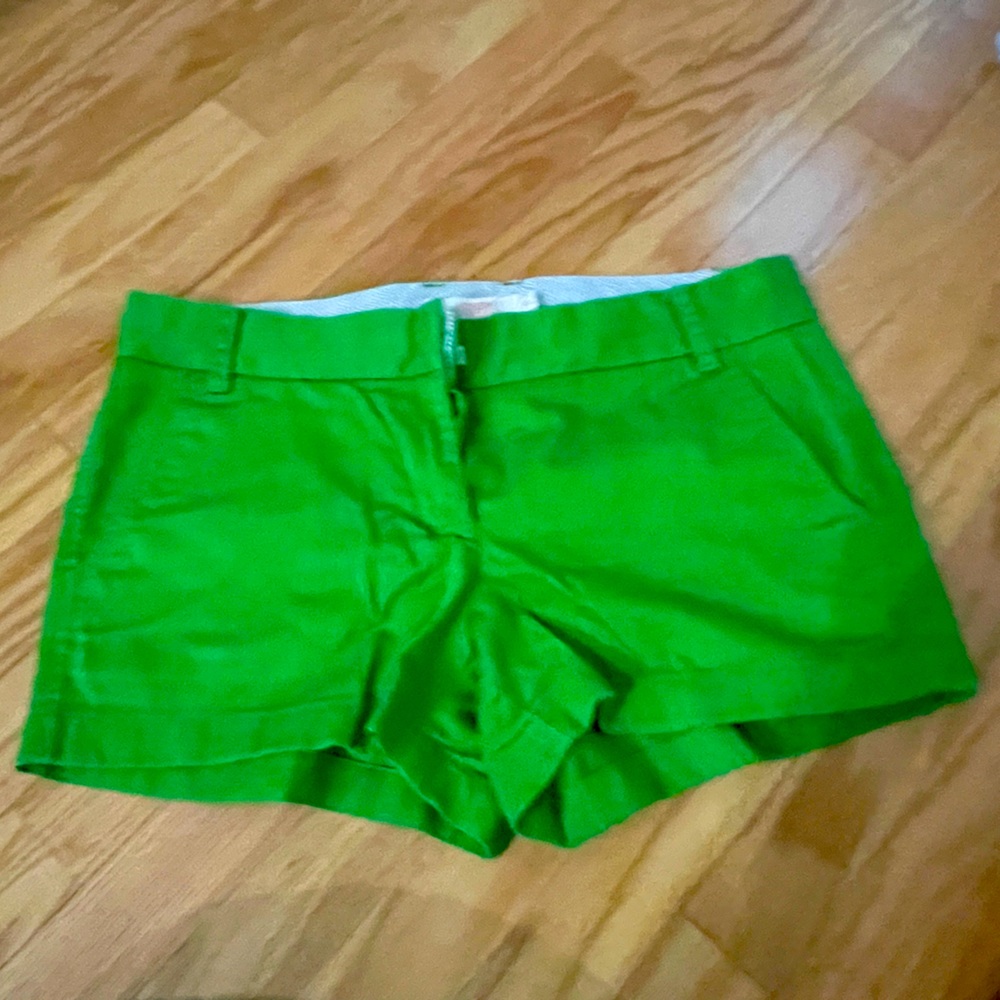 green jcrew chino shorts in a size 6